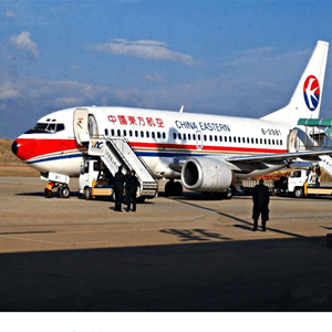 额济纳旗桃来机场空运航空快运业稳步发展的原因是什么？